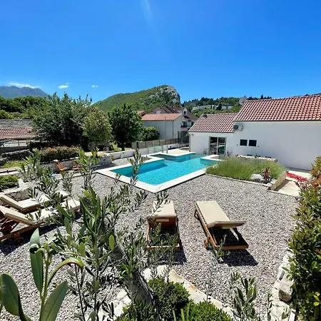 Holiday home Vacation House Lavanda Zadvarje
